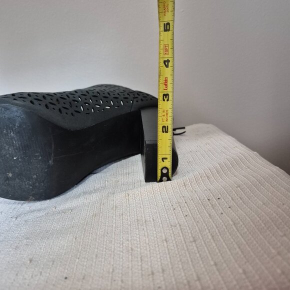 Black cut out Booties - Picture 13 of 13